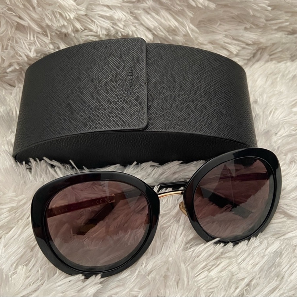 Prada with Hardshell case 💎Authentic